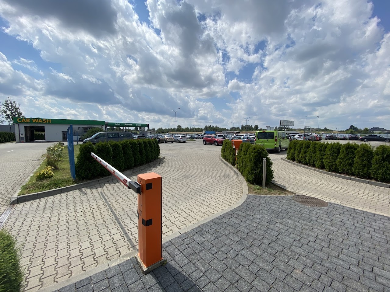Parking przy stacji BP - lotnisko Katowice-Pyrzowice (KTW) Parking przy stacji BP - plac postojowy - lotnisko Katowice-Pyrzowice (KTW)