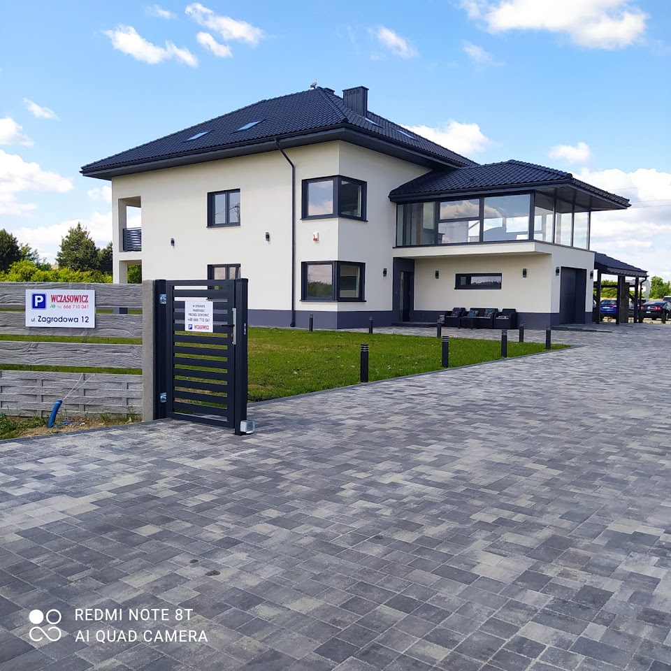 Parking Wczasowicz Pyrzowice - parking przy lotnisku Katowice KTW, ul. Zagrodowa 12