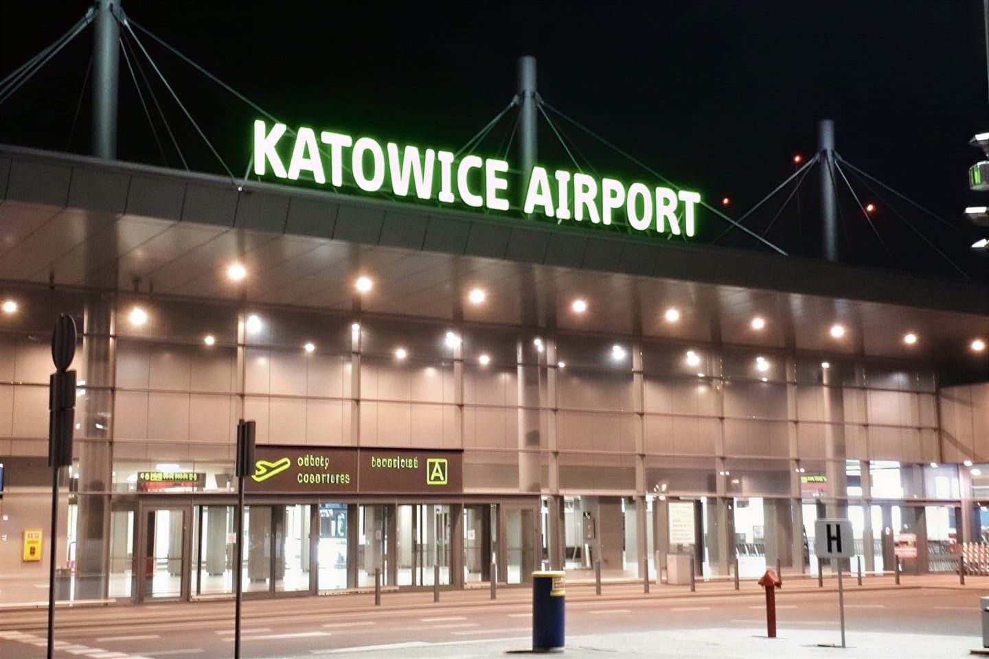 Najtańszy parking przy lotnisku Pyrzowice — jak płacić mniej - zdjęcie artykułu