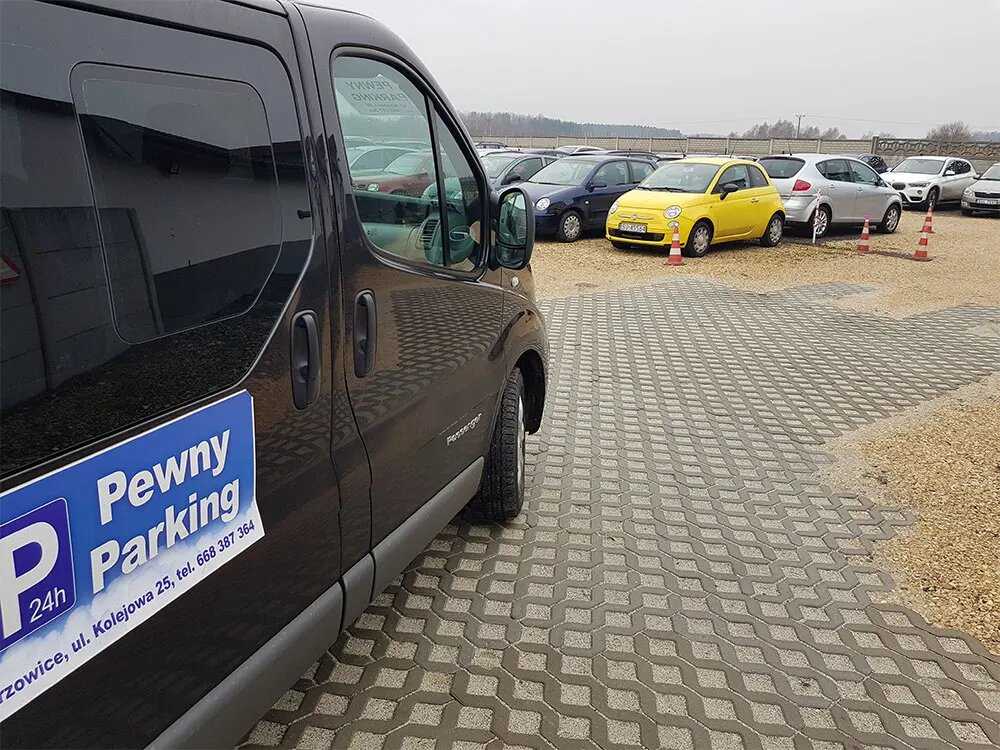 Pewny Parking - lotnisko Katowice-Pyrzowice (KTW) - zdjęcie parkingu