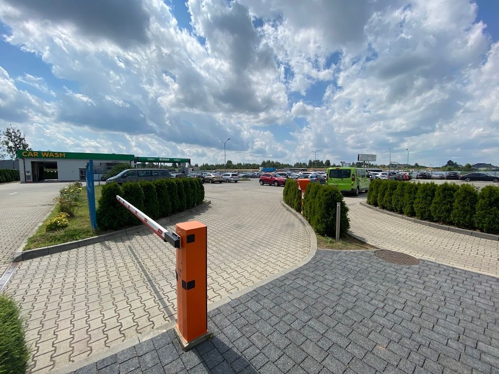 Parking przy stacji BP - plac postojowy - lotnisko Katowice-Pyrzowice (KTW)