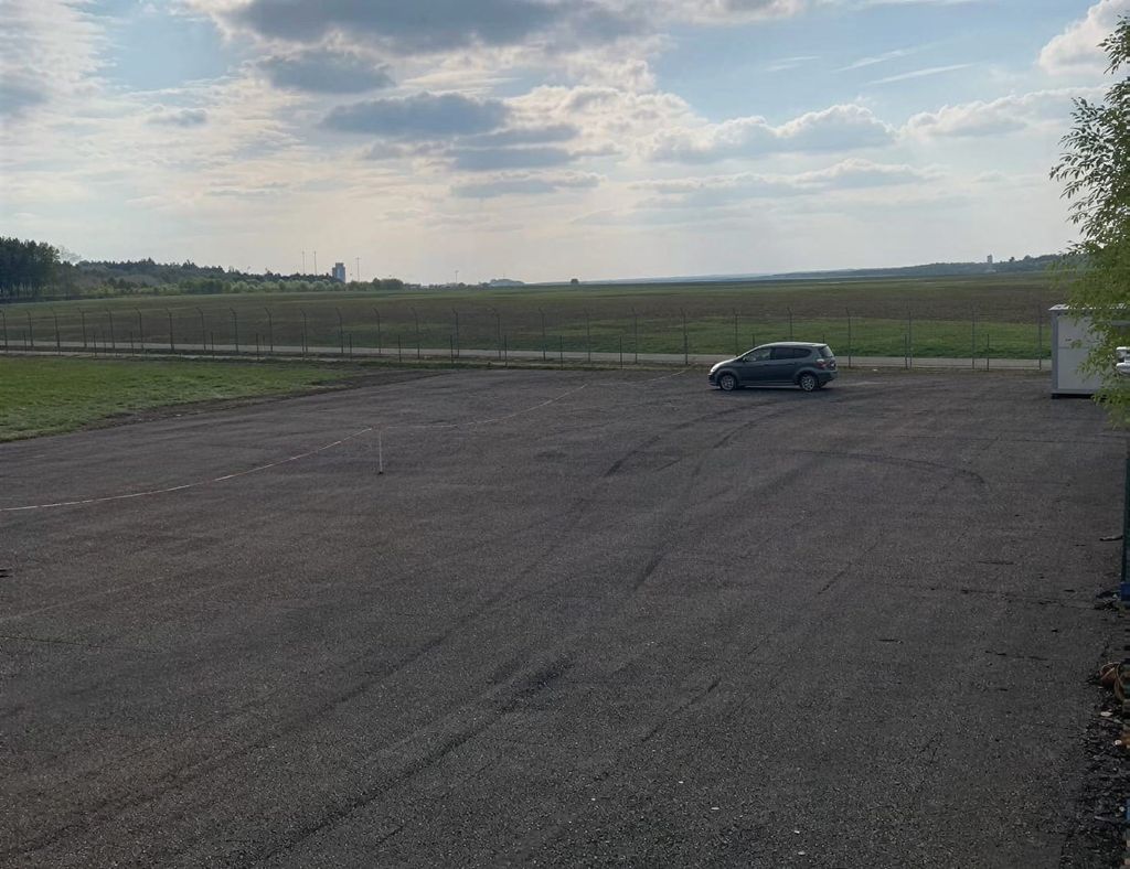 Parking z widokiem - lotnisko Katowice-Pyrzowice (KTW) - zdjęcie 7