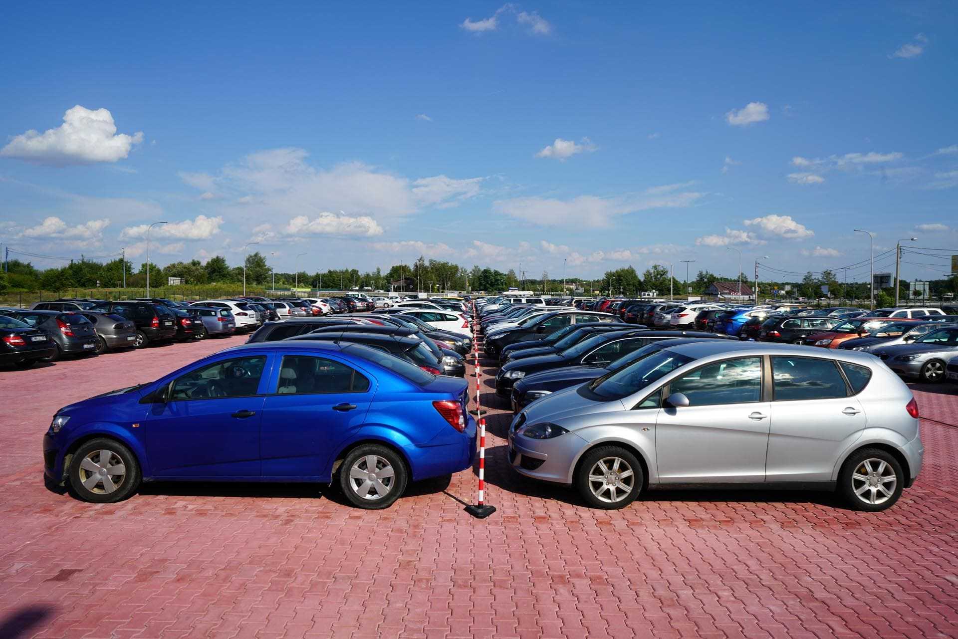 Mega - zdjęcie parkingu