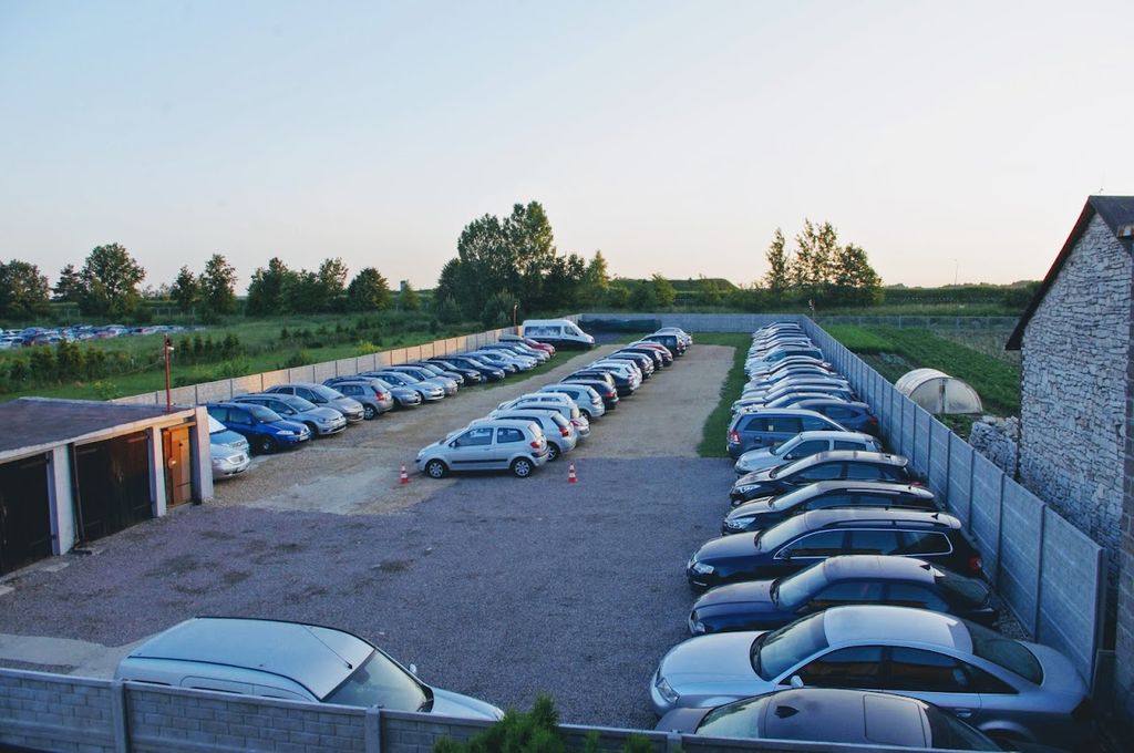 Parking FLOTA Pyrzowice - parking przy lotnisku Katowice KTW, ul. Kolejowa