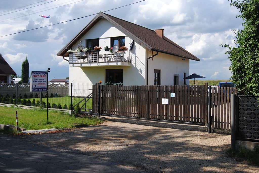 Parking Przy Pasie - lotnisko Katowice-Pyrzowice (KTW) - zdjęcie 5