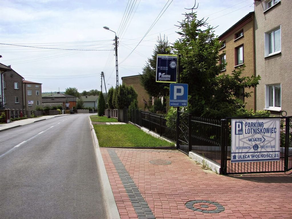 Parking Lotniskowiec Pyrzowice - parking przy lotnisku Katowice KTW, ul. Wolności 21