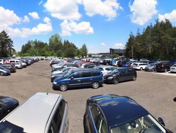 Parking oficjalny czy prywatny przy lotnisku Pyrzowice? Porównanie - Głowne zdjęcie artykułu