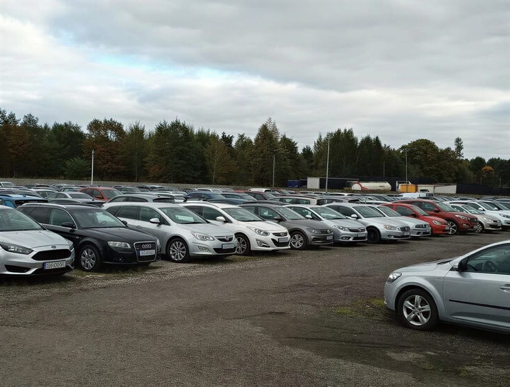 Parking ArtLot Pyrzowice - duży parking przy lotnisku Katowice