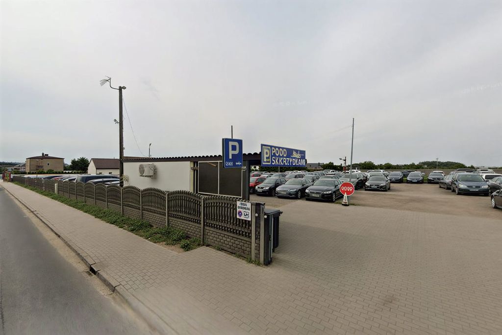 Parking Pod Skrzydłami - widok placu - lotnisko Katowice-Pyrzowice (KTW)