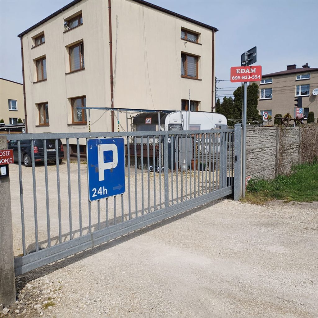 Parking EDAM Pyrzowice - parking przy lotnisku Katowice KTW, ul. Kolejowa 1
