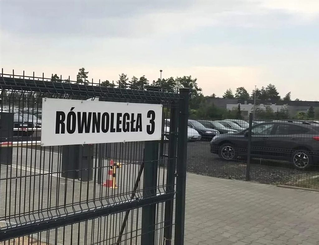 Równoległy 3 - lotnisko Katowice-Pyrzowice (KTW) - zdjęcie 2